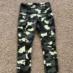 Lululemon camo cropped leggings